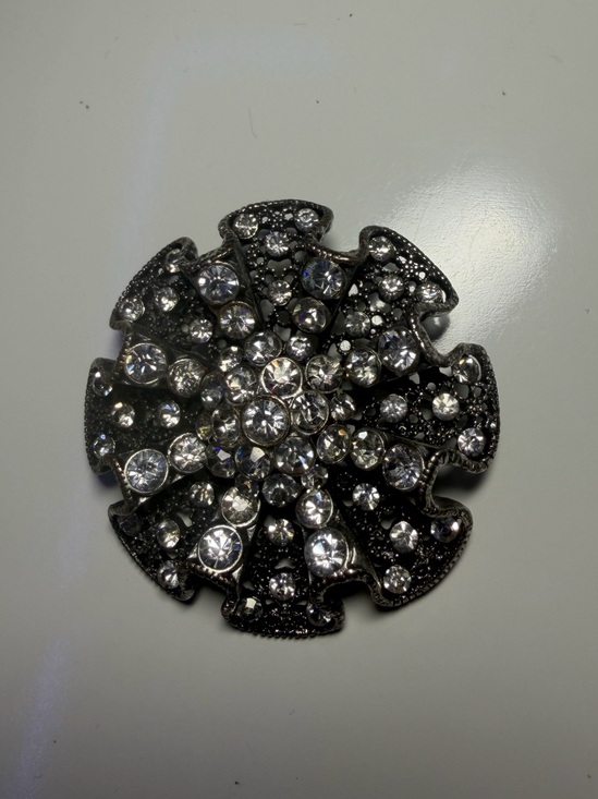 Jewelry - Rhinestone Floral Statement Brooch - Silver Tone